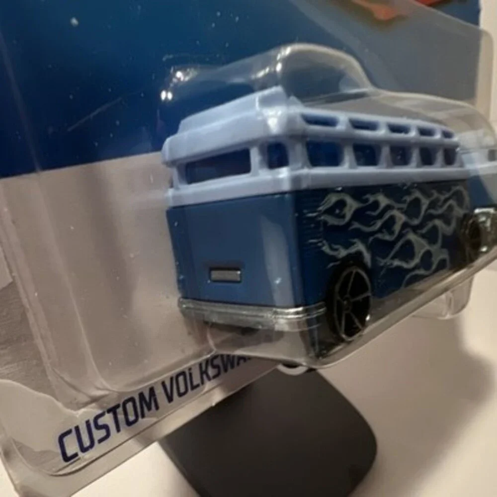 Hot Wheels Custom Volkswagen Hauler 1:64 Blue Diecast Vehicle
